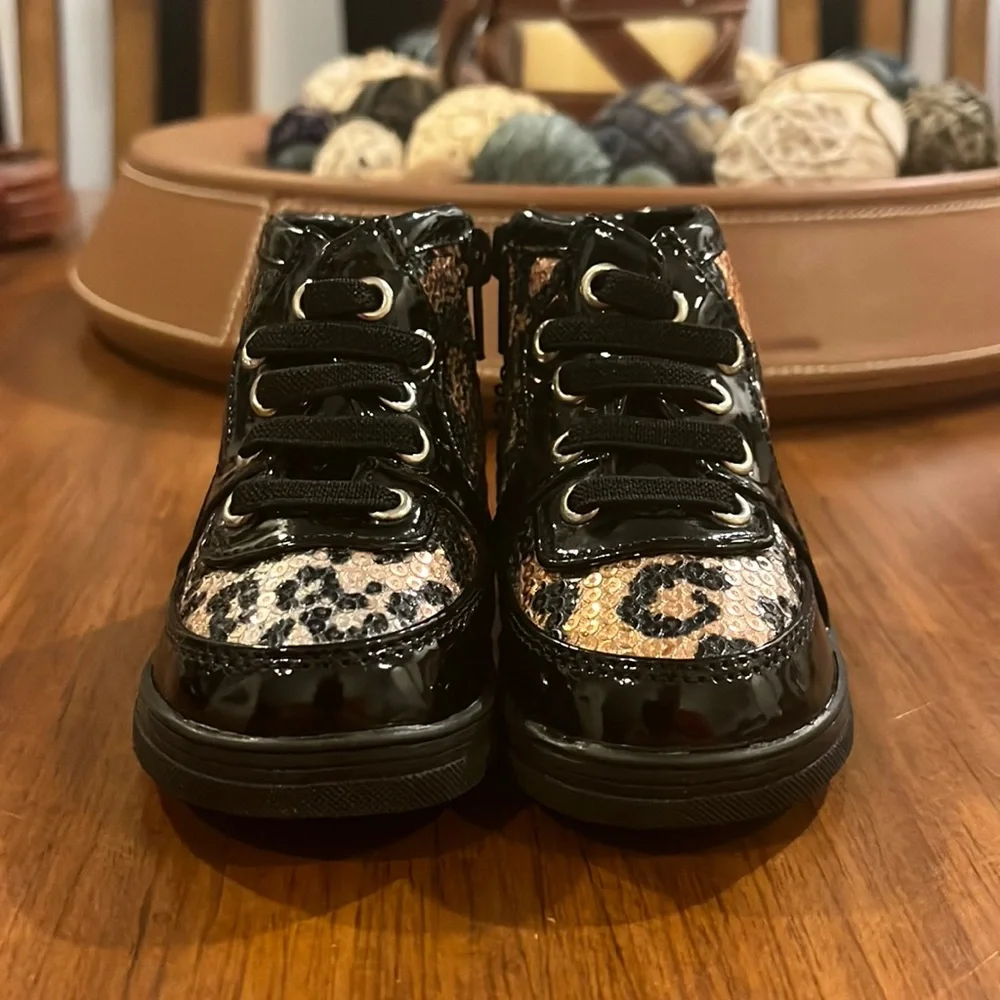 Michael Kors Baby Ivy Mist Baby Crib Booties Shoes new Infant black gold Girls 2